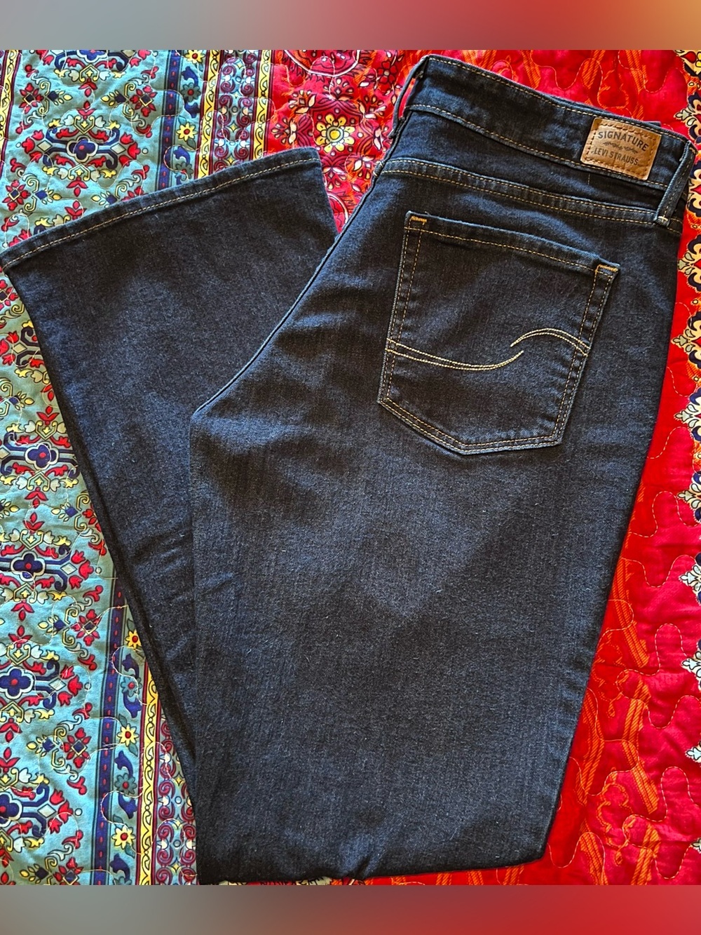 NEW WITHOUT TAGS—Levi’s Dark Wash Mid Rise Bootcut—Women's 10 Short